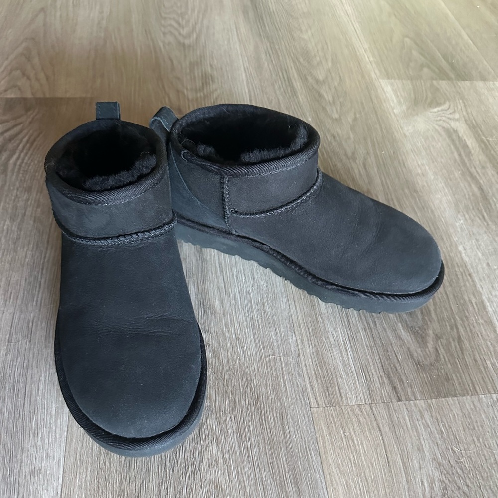 Ugg Classic Ultra Mini- black size 7